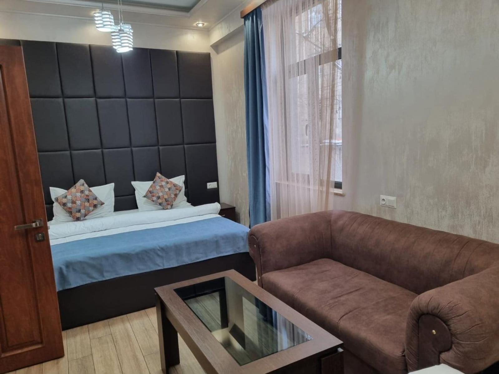 Days Hotel 예레반 외부 사진